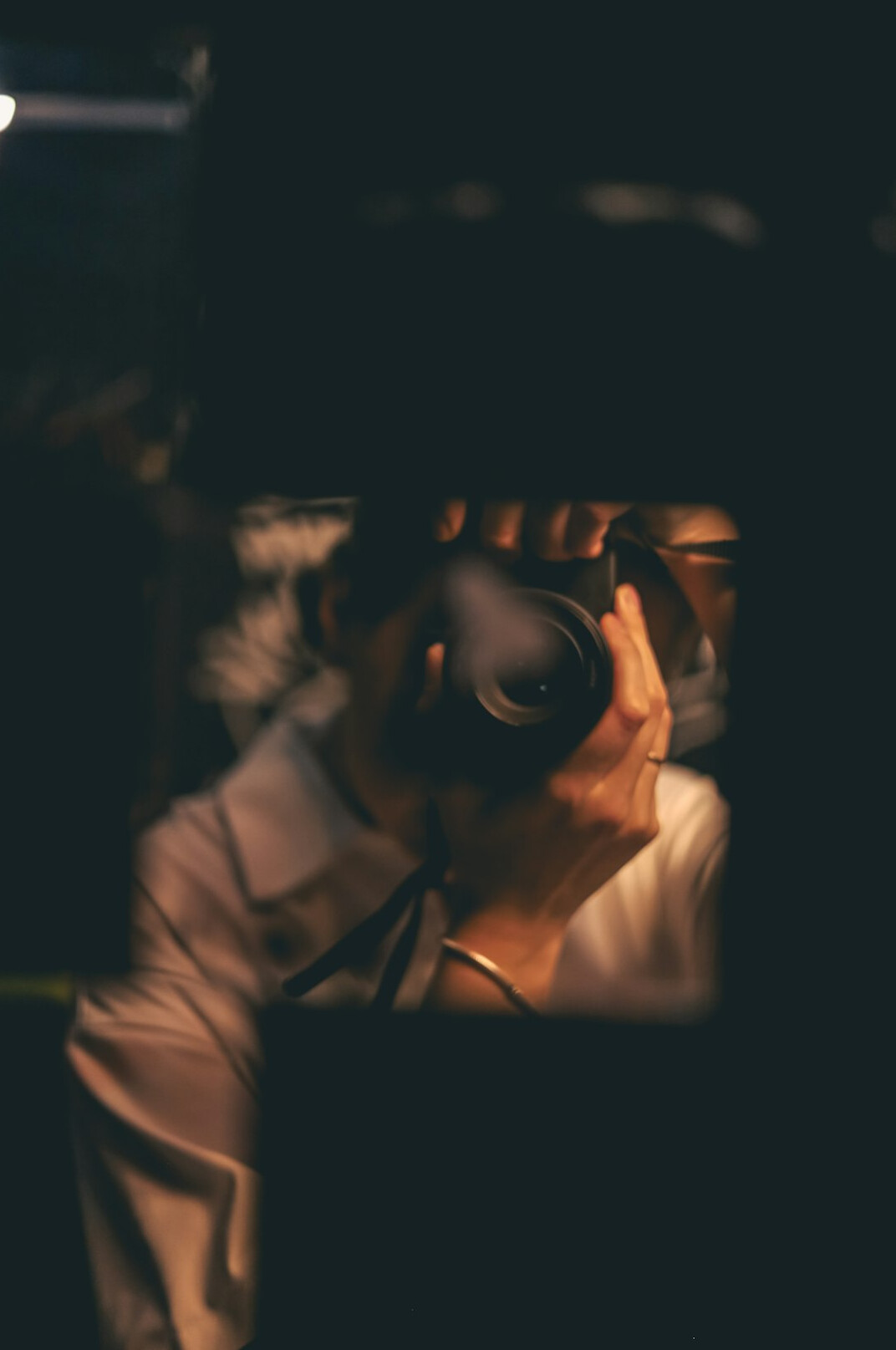 private detective investigating